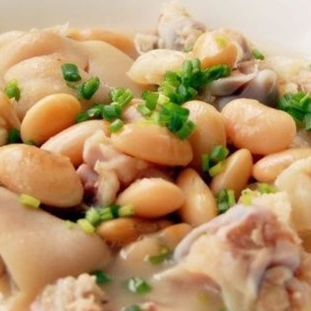 Chengdu Pigs Foot Noodle Soup 老成都一整只慢炖蹄花豌豆面.